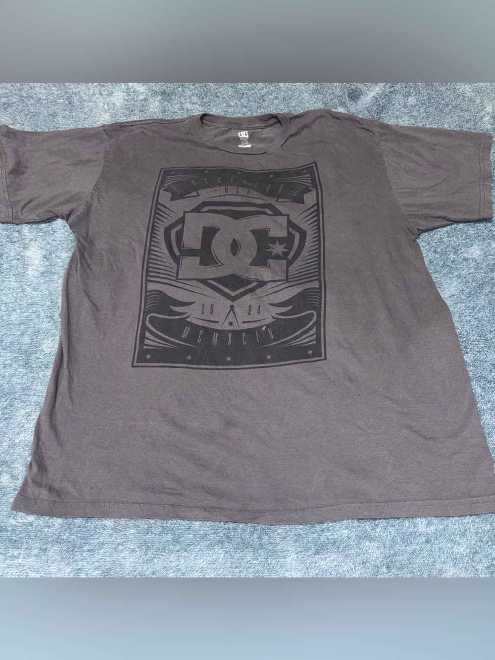 DC Shoes Charcoal Gray Block Logo Graphic Tee Unisex Size Large